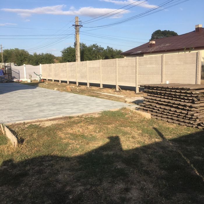 Vând placi gard beton 70lei bucata