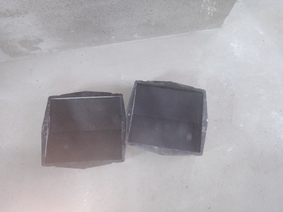 Vând matrițe de plintă