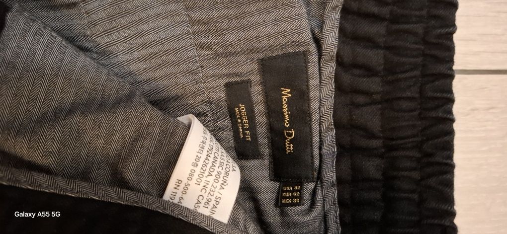 Vând pantaloni Massimo Dutti