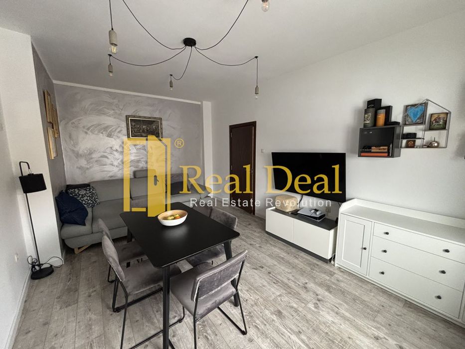 Дава се под наем Тристаен апартамент в София, Център - 85 кв.м за 1250 € - Снимка #1