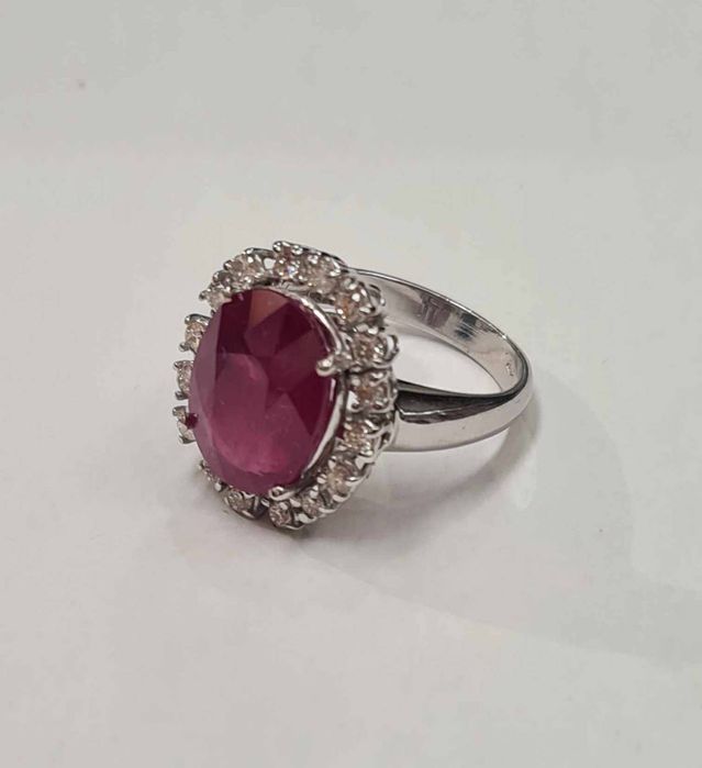 Inel din aur alb 18k cu rubin natural 6.33 ct. si diamante naturale