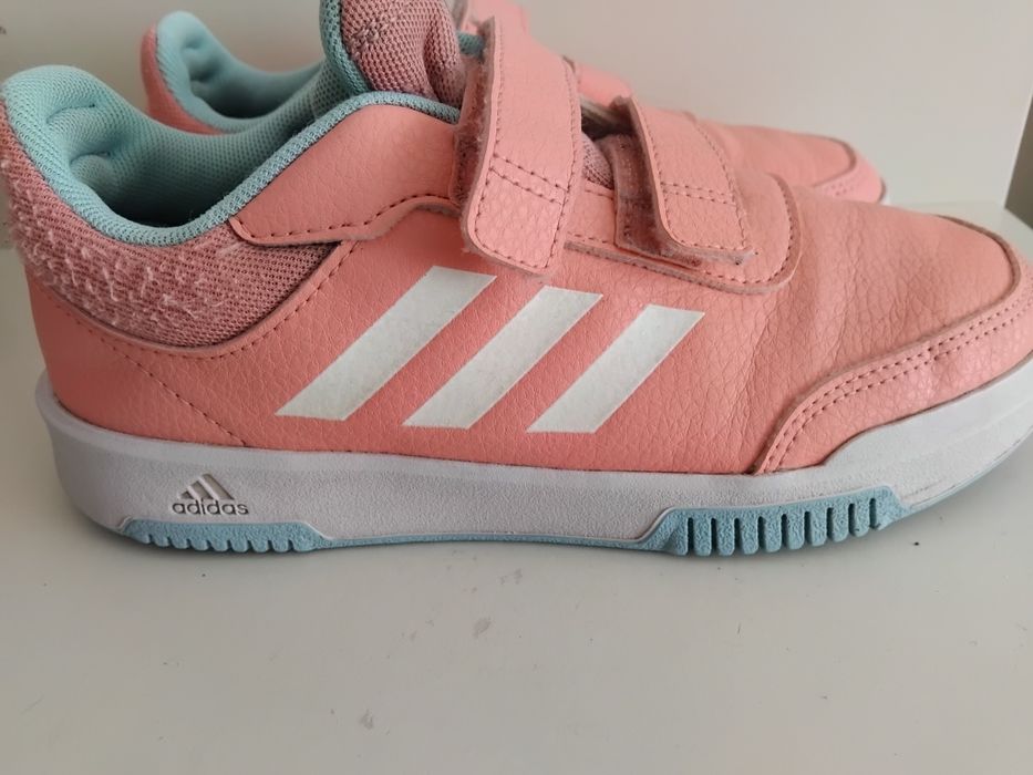 ЗАПАЗЕНИ Маратонки adidas за момиче, размер 35