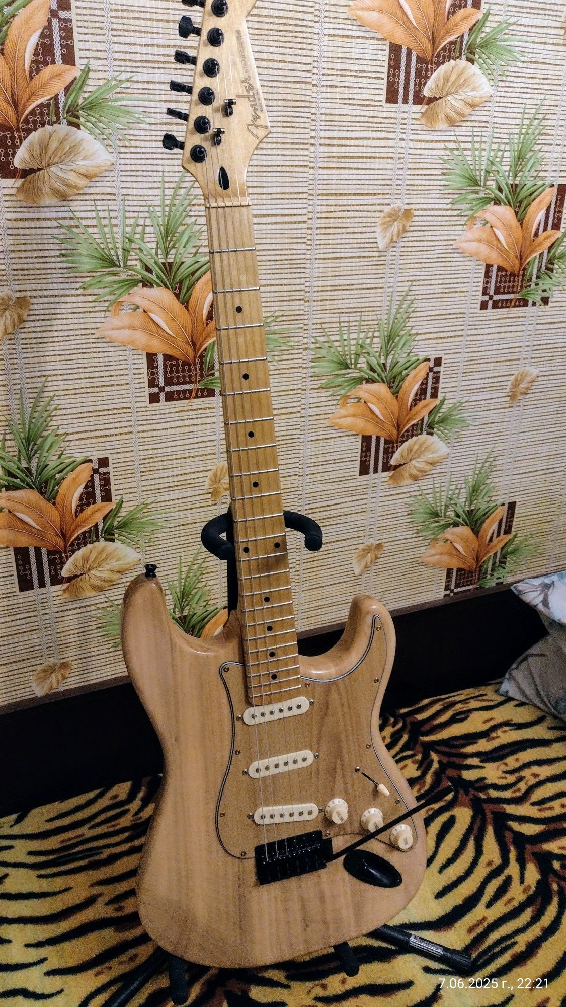 Продавам:Винтидж модифицирана китара "Di Mavery" Germany Stratocaster