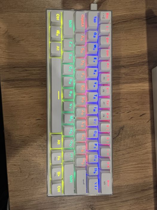 Продам клавиатуру