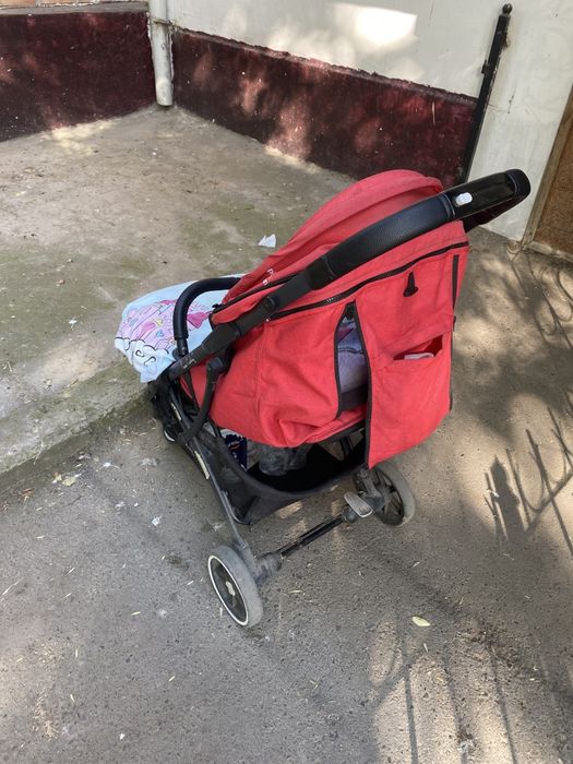 Детская коляска  красный