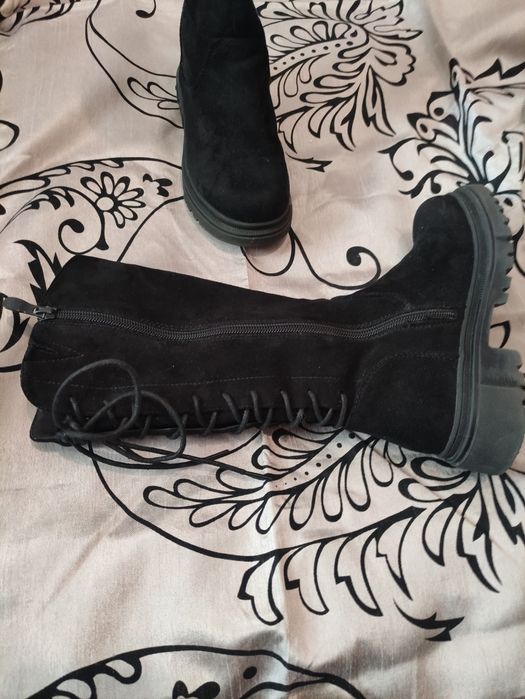 Cizmulițe Dee Dee, călduroase marimea 31 ,in stare perfecta !