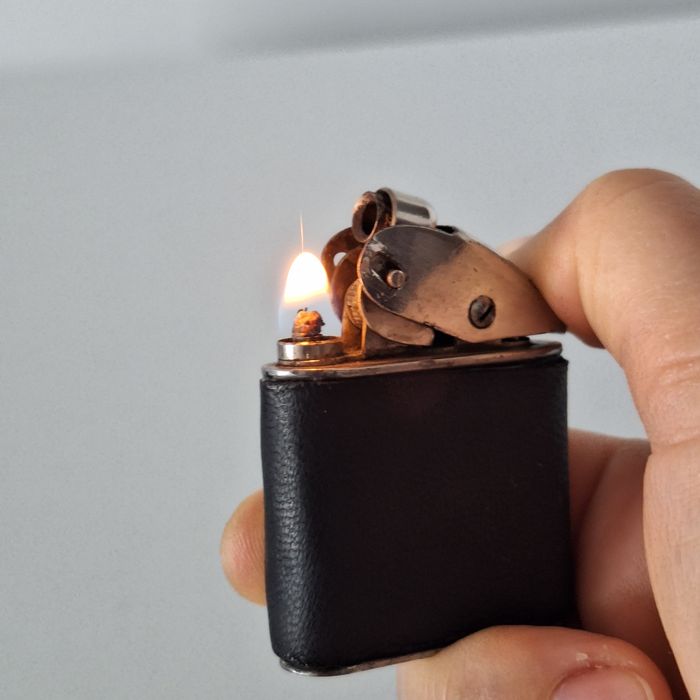 Bricheta veche de colectie benzina functionala