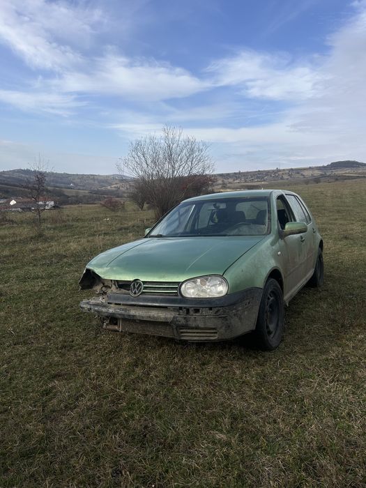 Golf 4 1.6 benzina (masina de camp )
