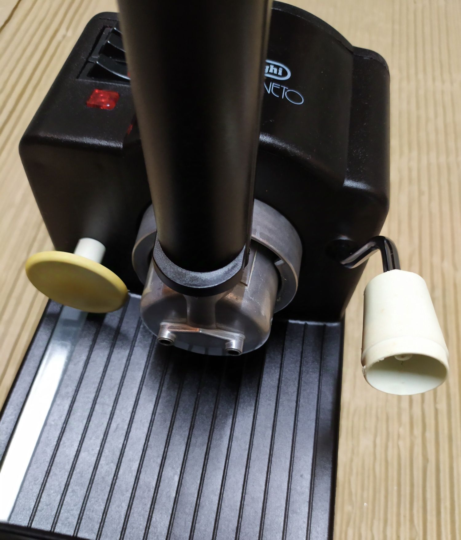 Кафемашина DeLonghi Caffe Veneto.