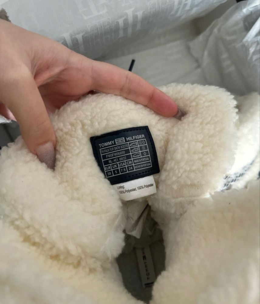 Ghete Tommy Hilfiger imblanite noi