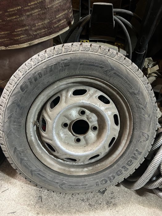 Продам зимние баллоны 4 штуки 185/70/14.