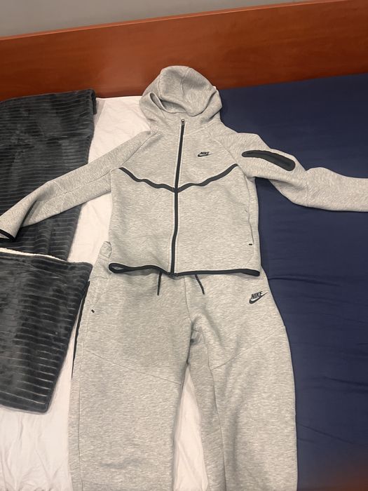 Nike tech fleece сив