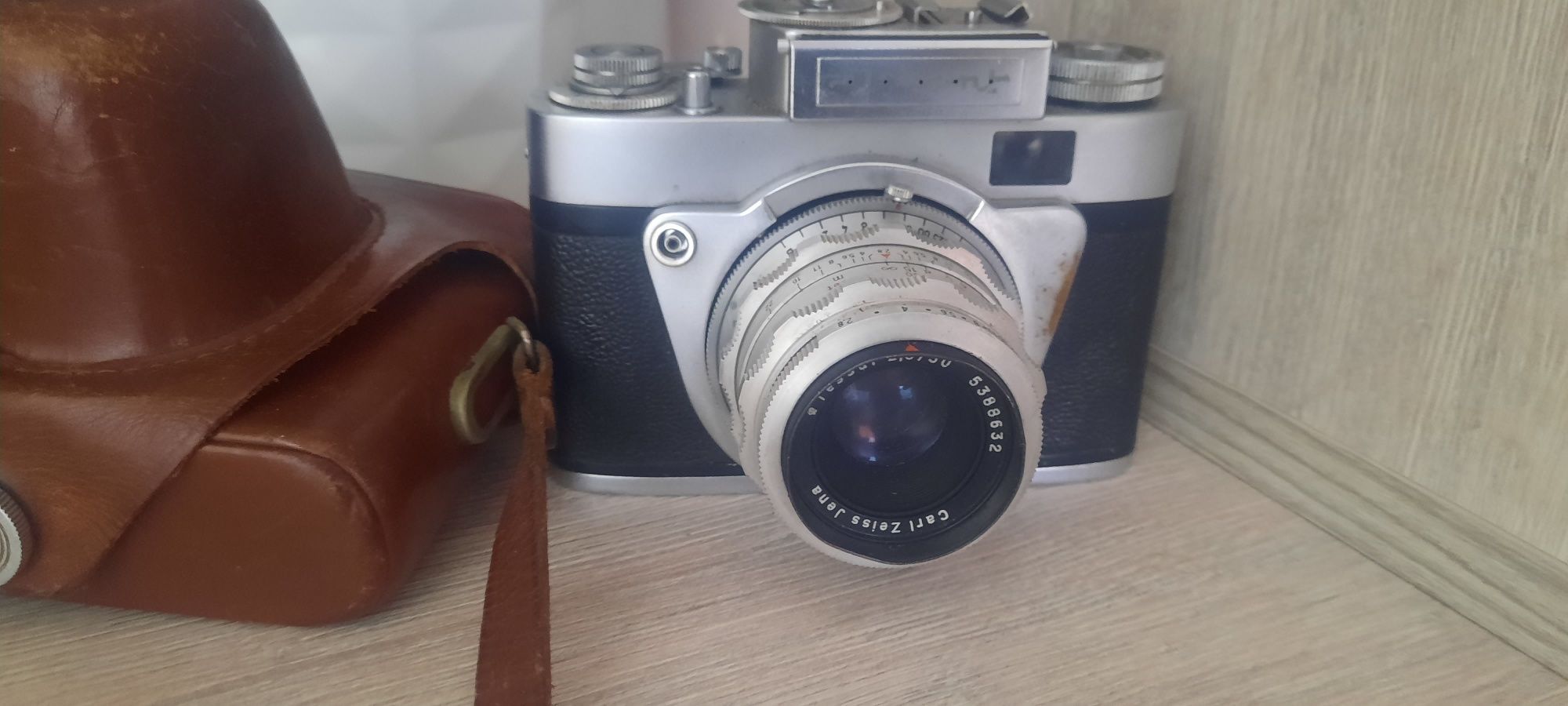 Фотоапарати    Carl Zeiss