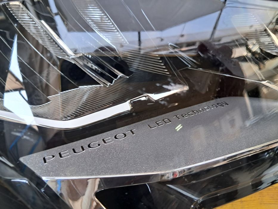 Фар  пежо 308  2021 г Peugeot 308