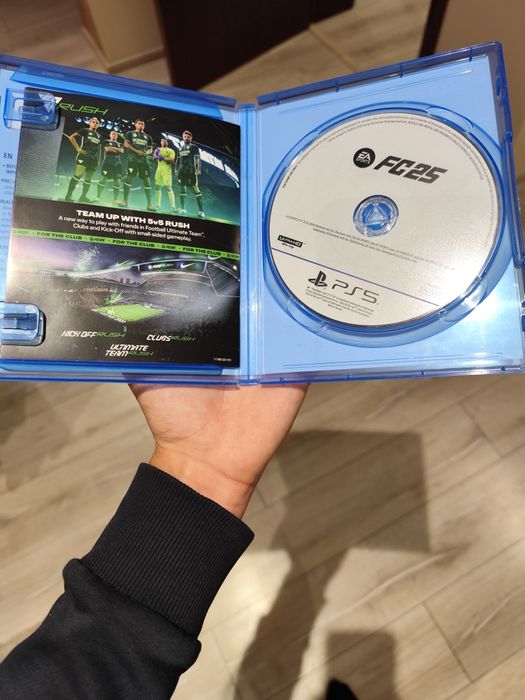 Продавам игра FC25 за плейстейшън 5