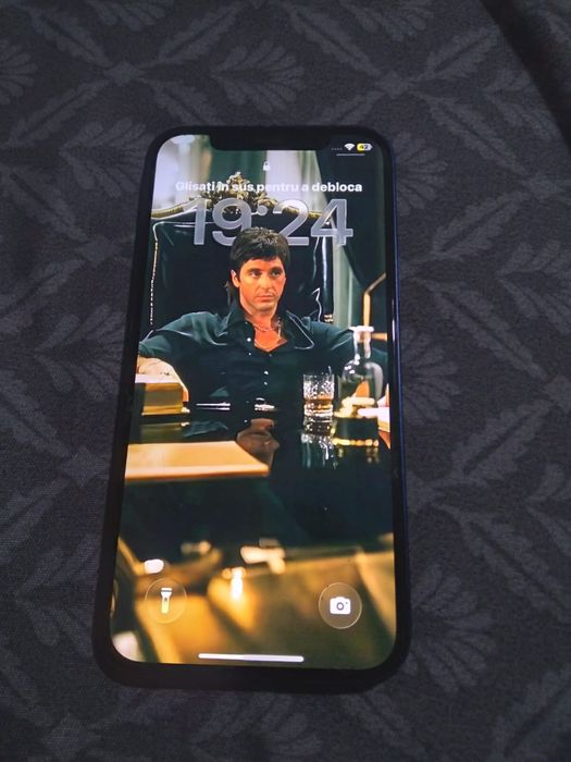 Vând sau schimb iPhone 12 este sparta doar folia inrest impecabil