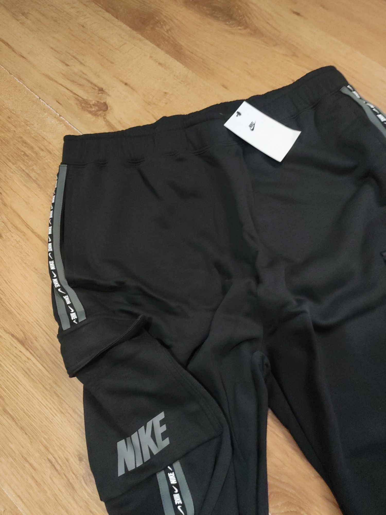 Pantaloni Nike Sportswear Cargo mărimea XL