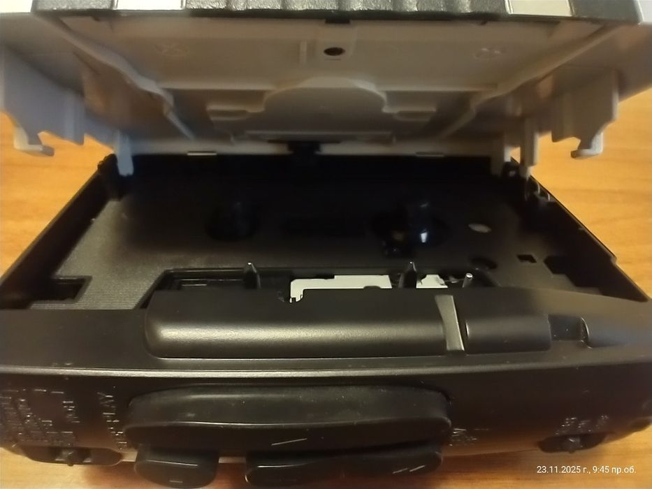 Музикален касетен плеър (уокмен) с вградено AM/FM радио