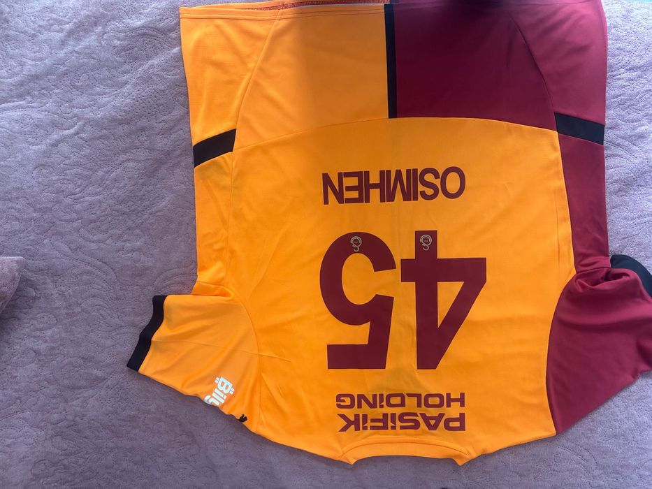 Тениска на Галатасарай