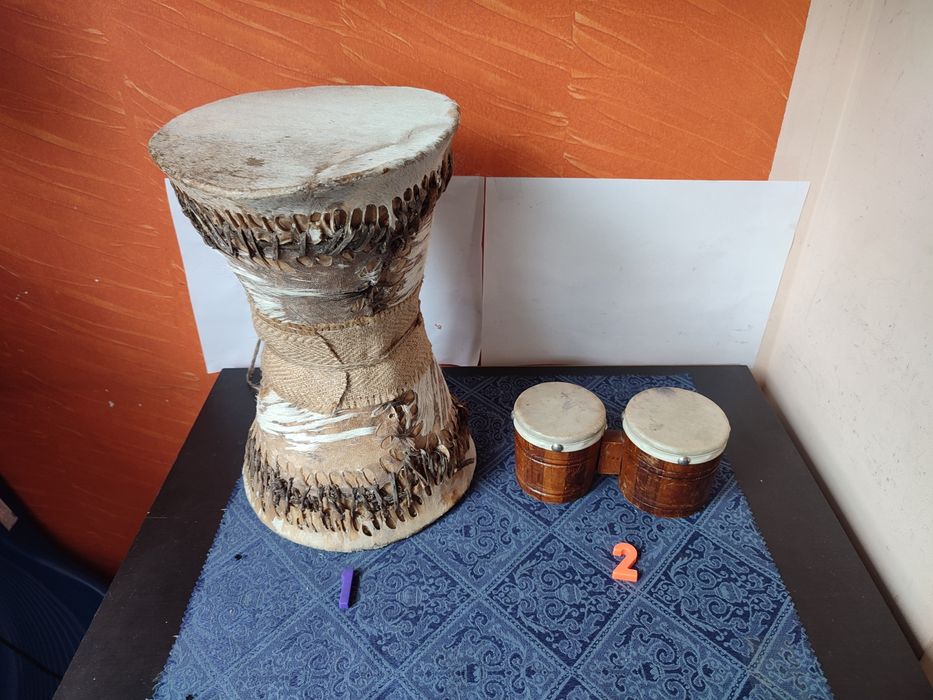 тарамбука, маракас Куба, кастанети, там-там барабанче,барабан-език