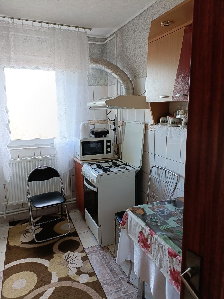 Vând apartament cu 3 camere în zona vamă