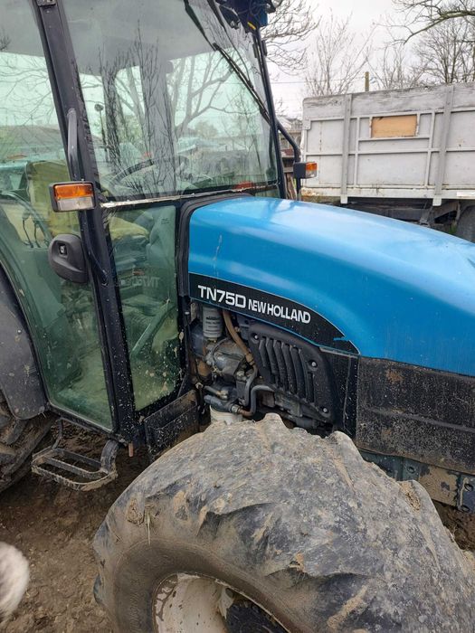 Tractor New Holland TN75D