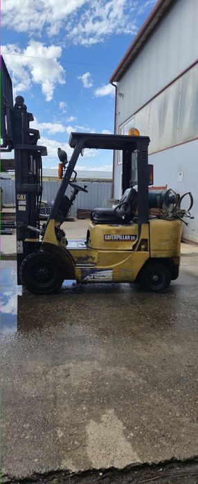 Продава се газокар CATERPILLAR GP25K 2003 година вдига височина 3300 м