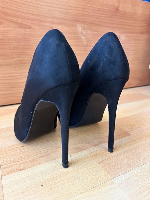 Обувки на висок ток