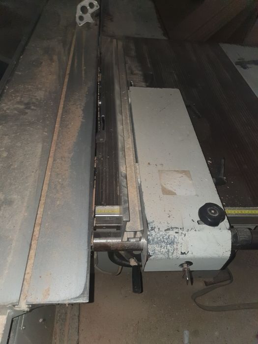 Circular cu incizor marca holzprod . Utilaj industrial stare perfrcta