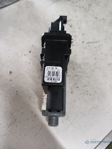 Motoras macara geam dreapta spate VOLKSWAGEN GOLF VI (5K1) [ 2008 - 2013 ] OEM 5k0959795