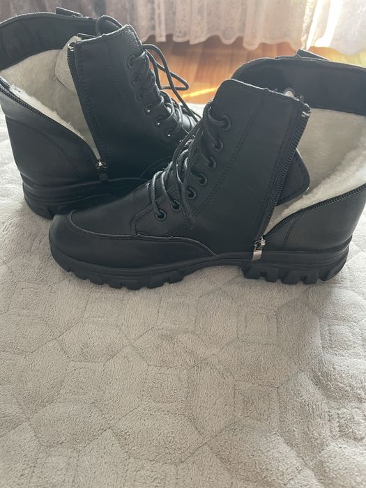 Продам ботинки новые