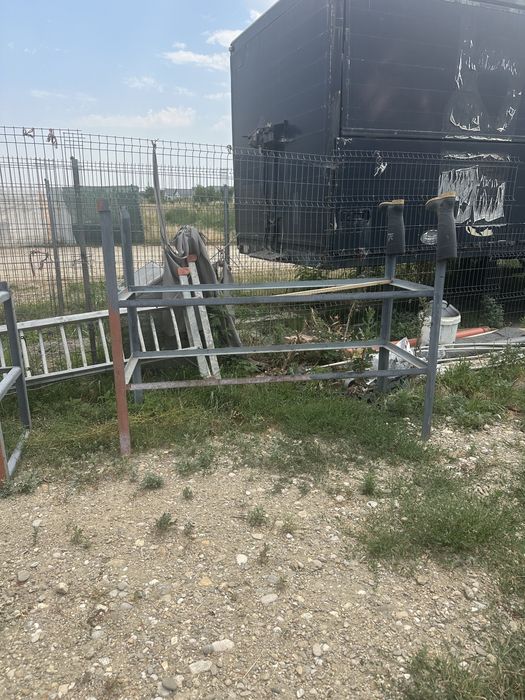 Rafturi metalice 4 bucati .
