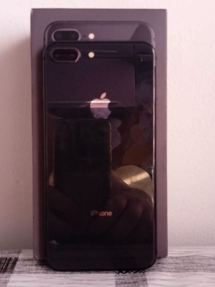 iPhone 8+ в идеальном состоянии!