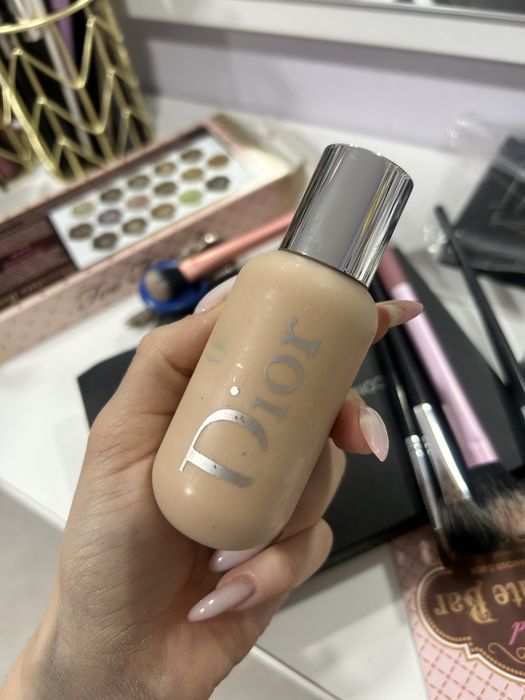 Фон дьо тен Dior Backstage