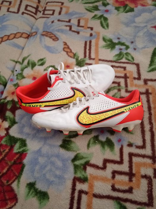 Ghete fotbal Nike Tiempo