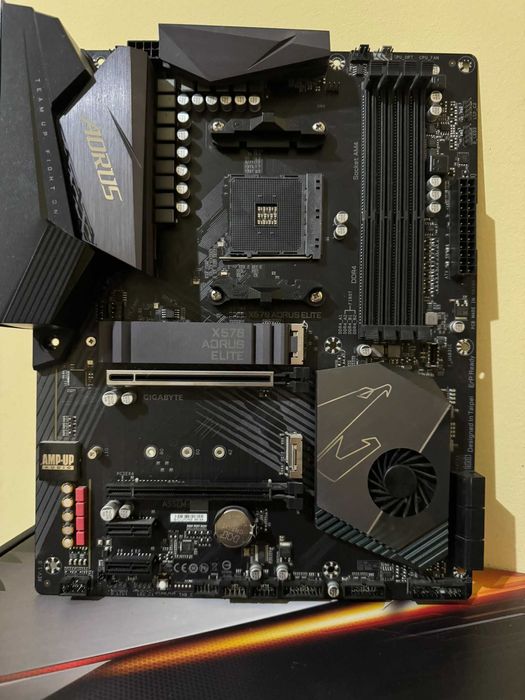 Дъно Gigabyte X570 Aorus Elite за части