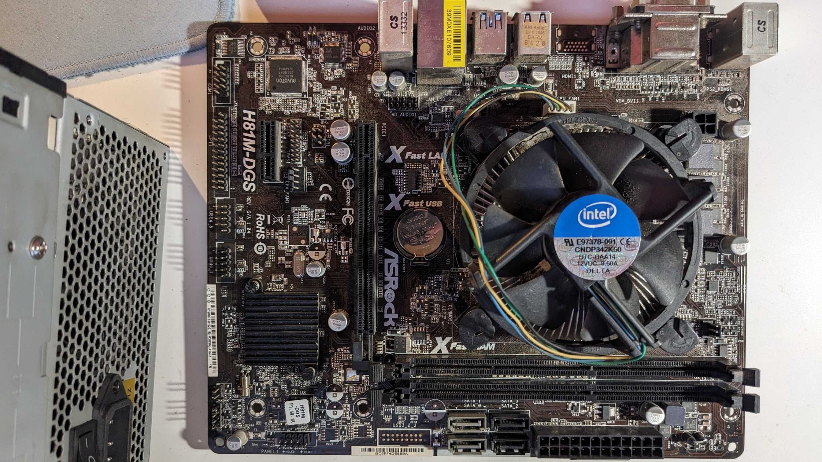 Дъно ASRock H81M-DGS + процесор i5 4440 + захранване + 4гб РАМ +DVD R