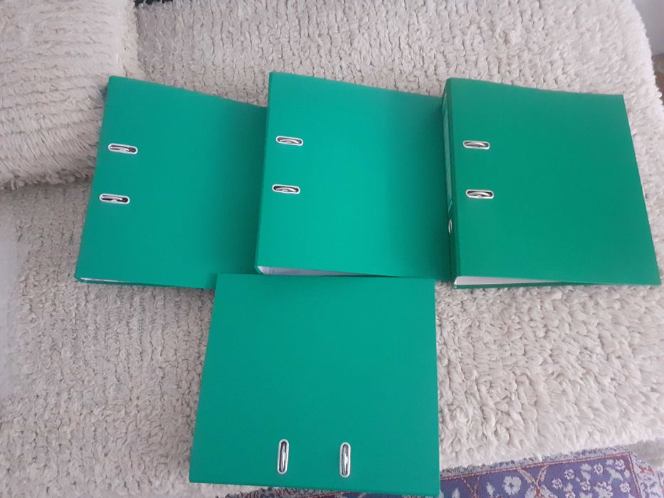 Продавам нови класьори