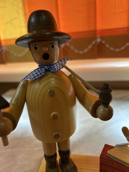 Макс зидарят / пушещ майстор дърво Германия