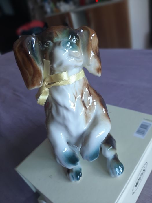 Vindem bibelou, cățel.