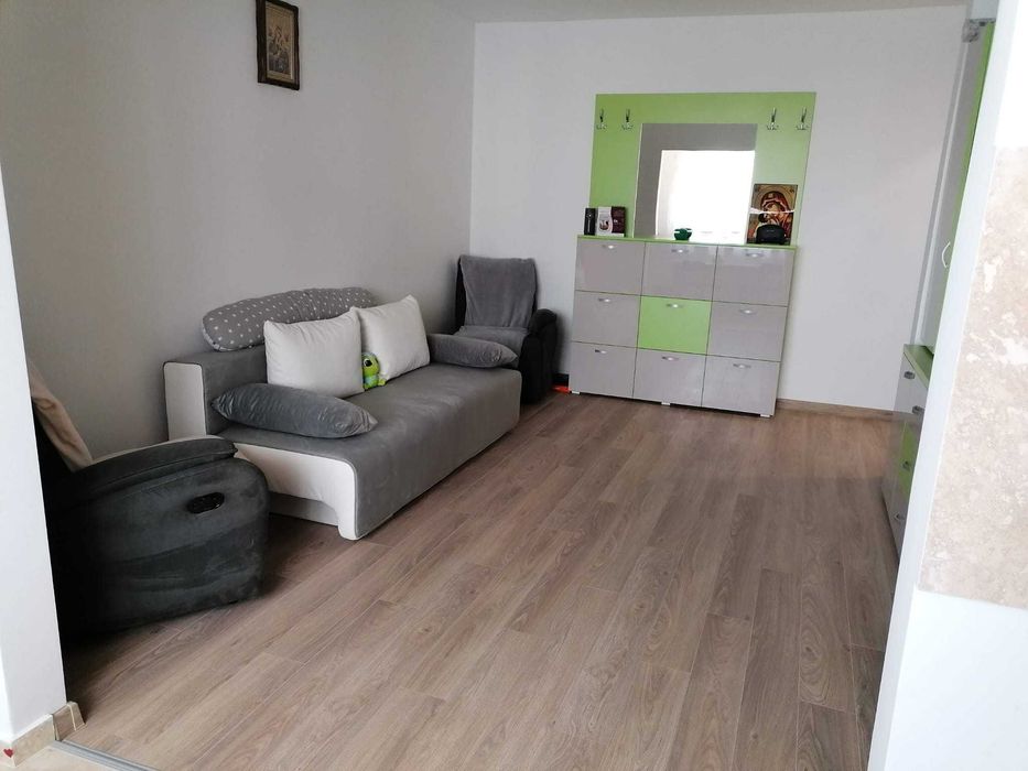 Vand mobila făcută pe comanda in stare perfecta