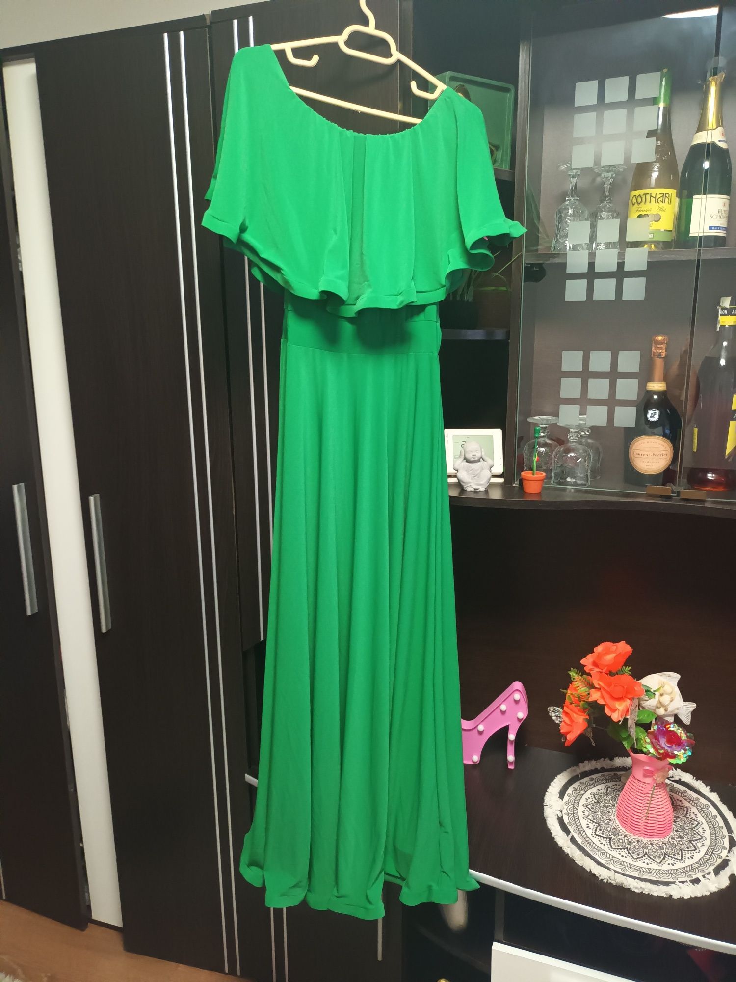 Vand rochi elegante pentru evenimente speciale