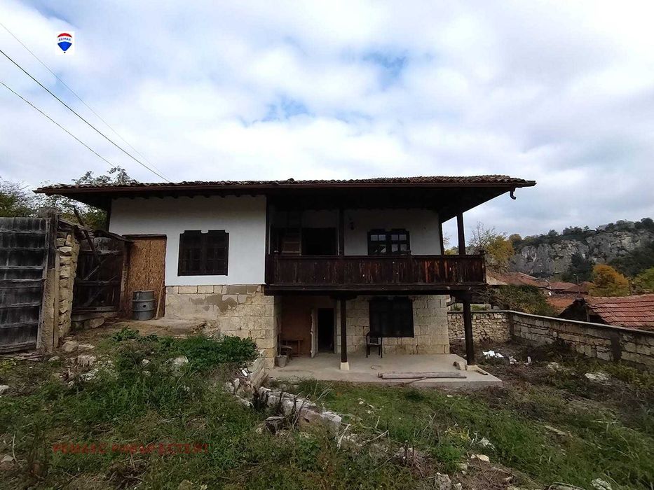 Селска къща за продажба в с. Червен, обл. Русе