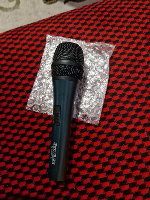 Microfon AKG nou