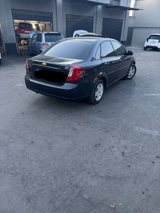 Lasetti 2011yil 3pazitsa qora lyuk bor benzinda yurgan srochna sotilad