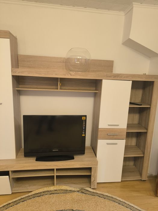 Vând mobila de living