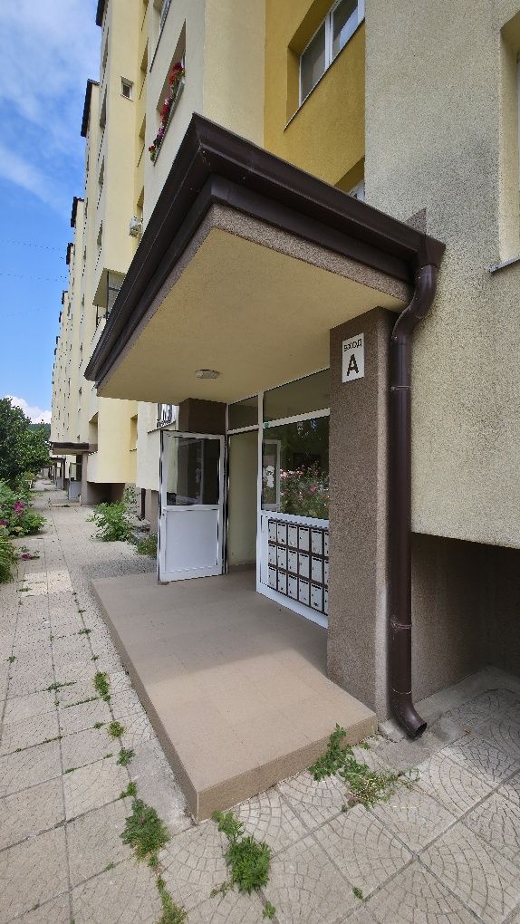Отдава се 2-ст. апартамент под наем в жк. Изток,  гр. Перник
