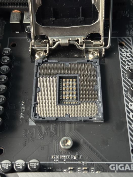 Placa de baza Aorus z490 AX - pin rupt
