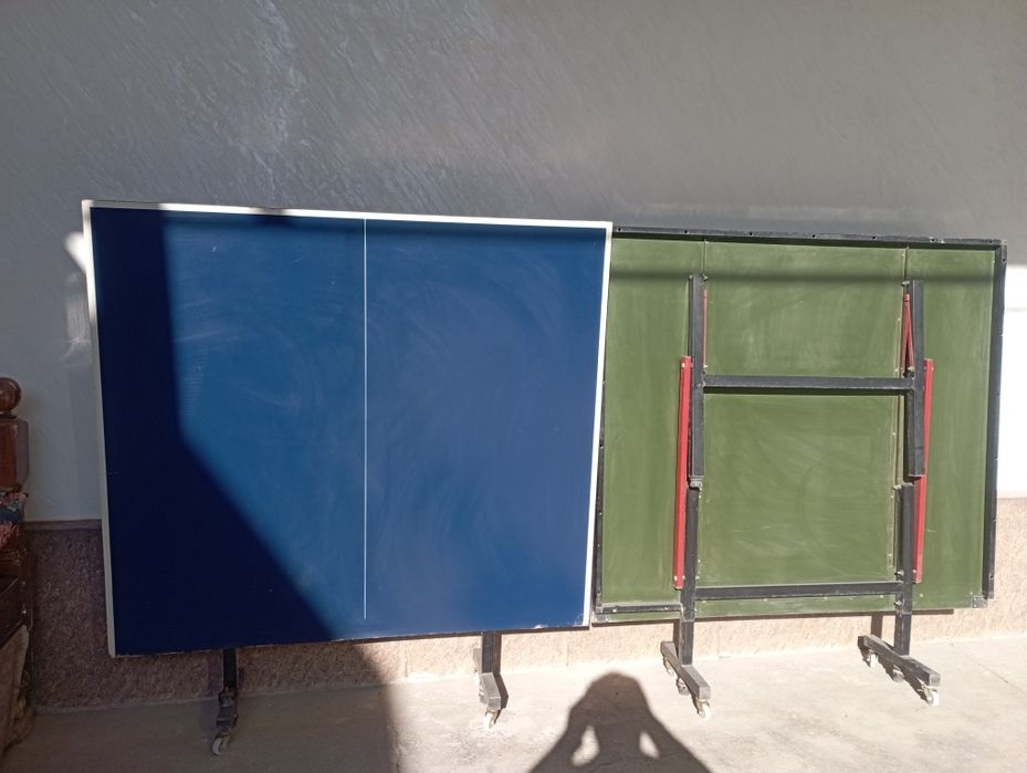 Теннисный стол..