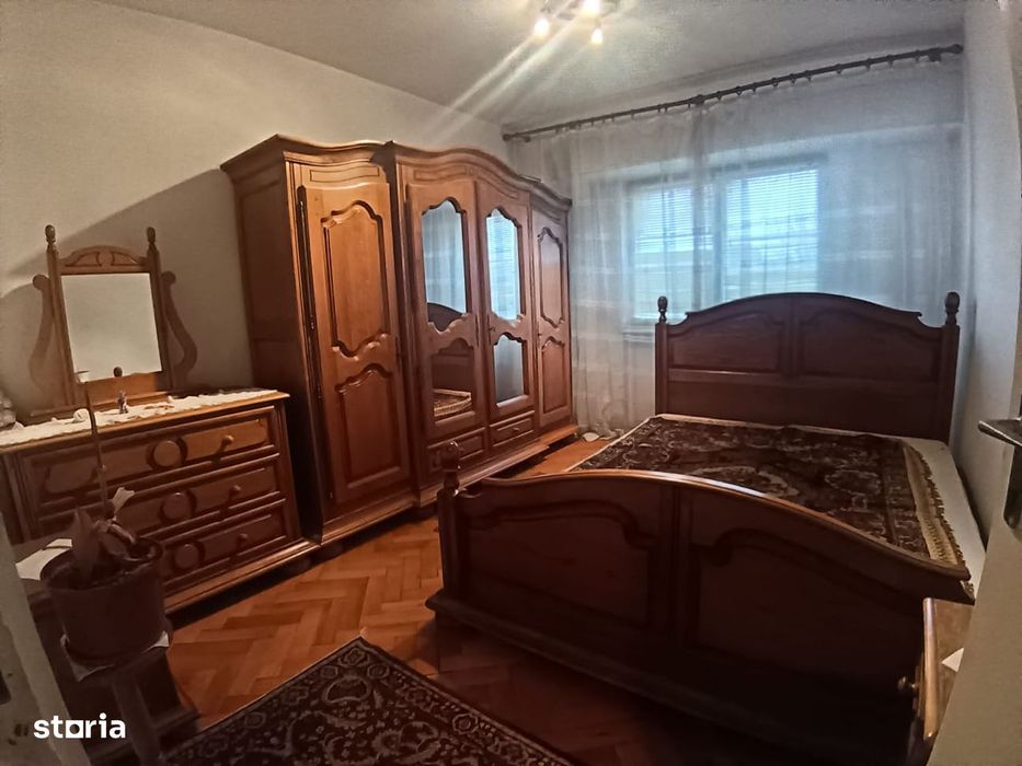 Cosbuc, zona Palatul de Justitie, 2 camere, decom., etaj 3